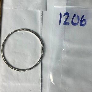 Womens Silver Tone Bangle Bracelet With Crystal Accents‎ Size 7.5